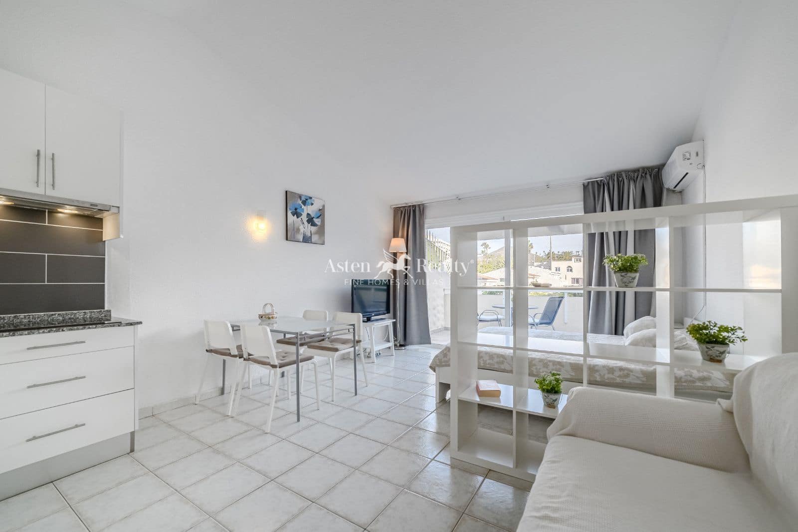 Flat te koop in Playa de las Americas - € 200.000 (Ref: 9450911)