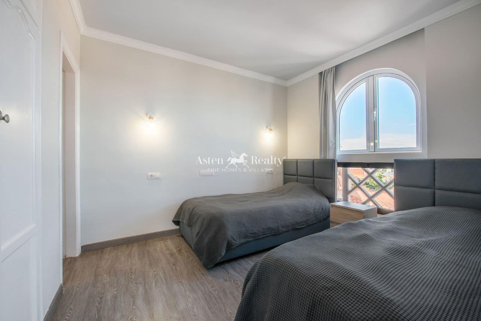 2 soveværelse Byhus til salg i Costa Adeje med swimmingpool - € 499.000 (Ref: 9451517)