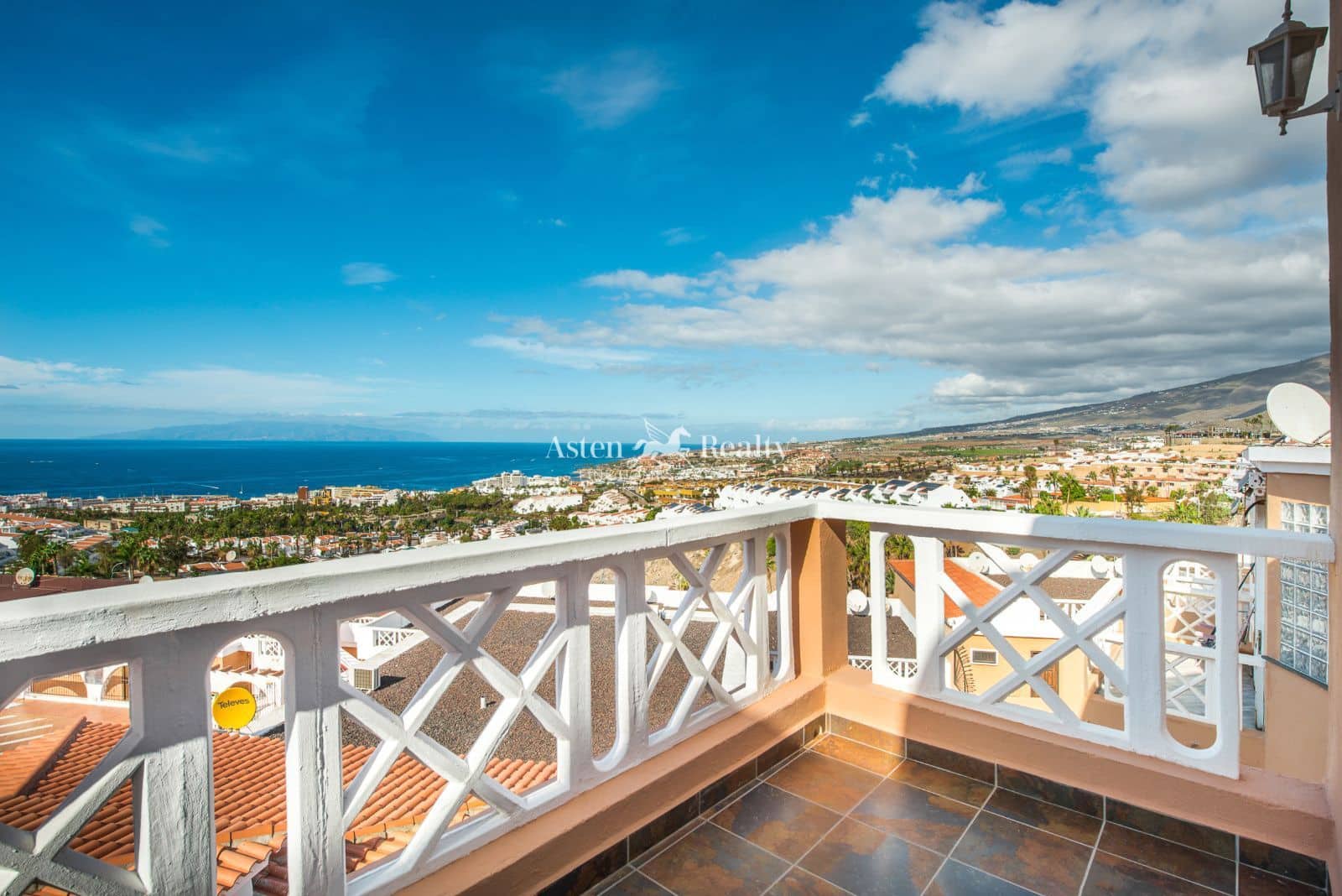 2 soveværelse Byhus til salg i Costa Adeje med swimmingpool - € 499.000 (Ref: 9451517)