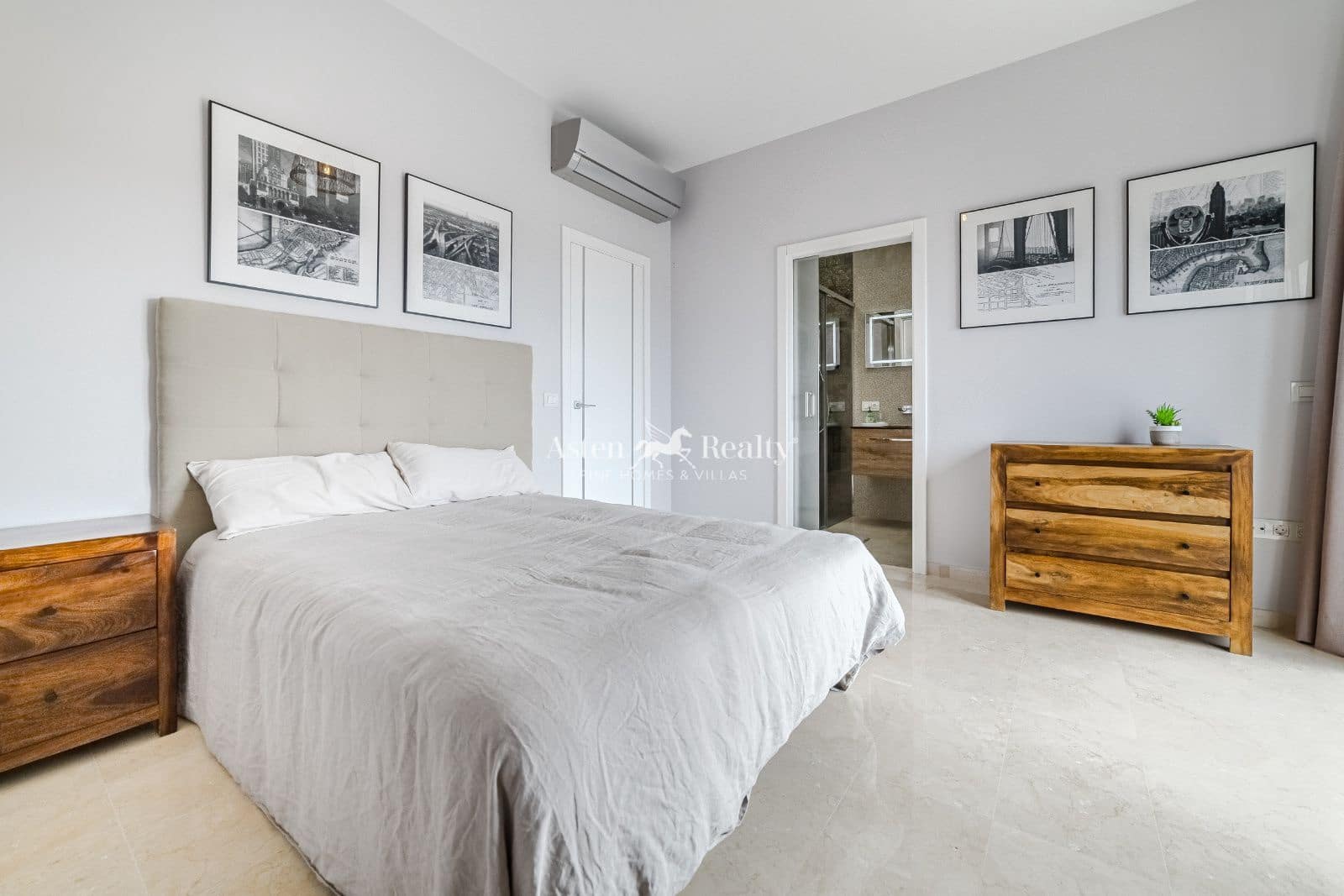 5 bedroom Townhouse for sale in Torviscas with pool garage - € 2,300,000 (Ref: 9462834)