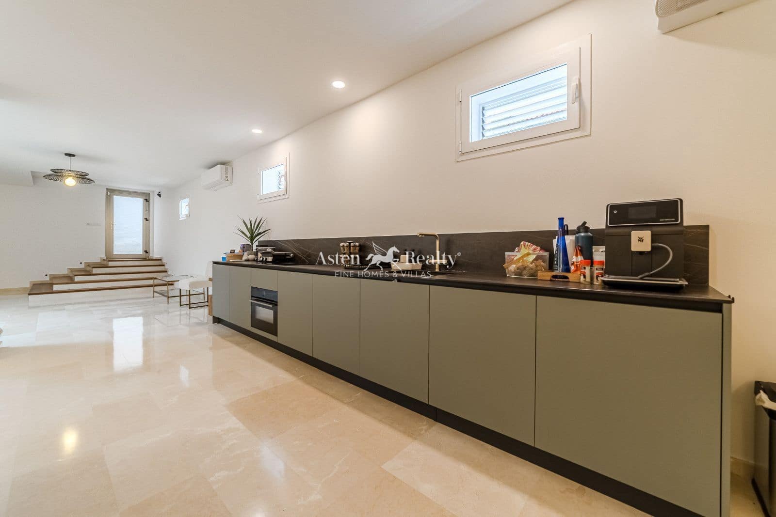 5 bedroom Townhouse for sale in Torviscas with pool garage - € 2,300,000 (Ref: 9462834)