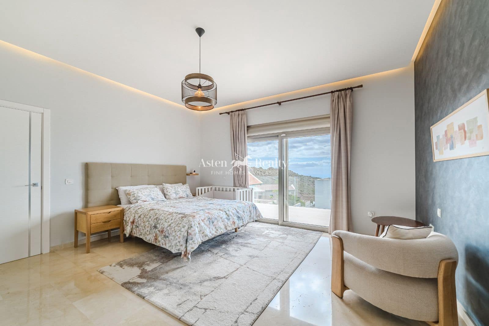 5 bedroom Townhouse for sale in Torviscas with pool garage - € 2,300,000 (Ref: 9462834)