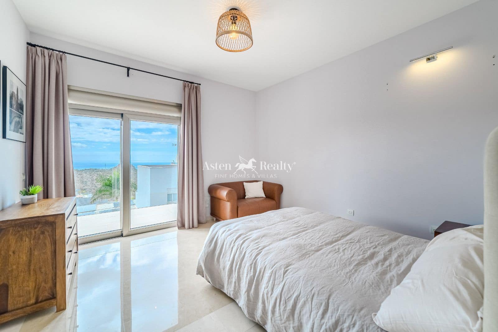 5 bedroom Townhouse for sale in Torviscas with pool garage - € 2,300,000 (Ref: 9462834)