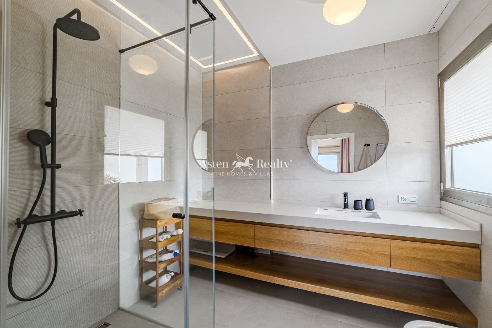 5 bedroom Townhouse for sale in Torviscas with pool garage - € 2,300,000 (Ref: 9462834)