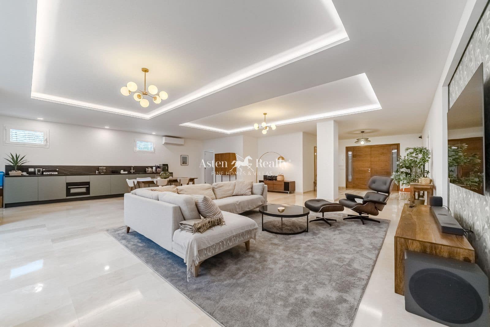 5 bedroom Townhouse for sale in Torviscas with pool garage - € 2,300,000 (Ref: 9462834)