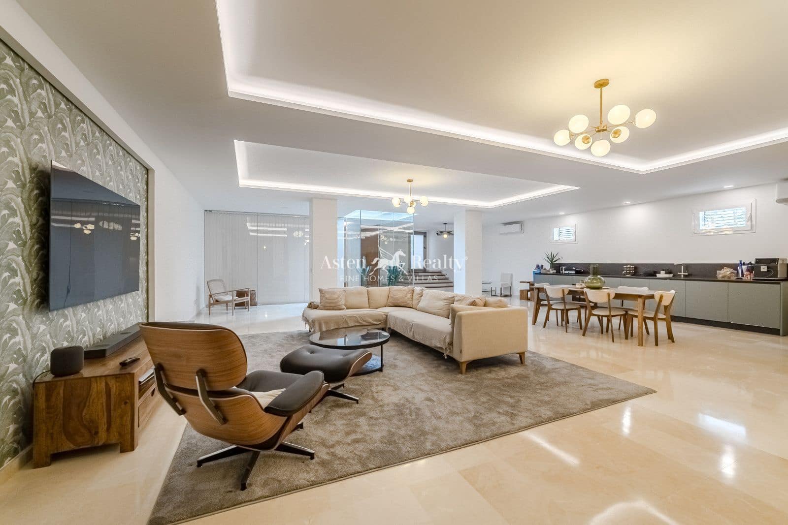 5 bedroom Townhouse for sale in Torviscas with pool garage - € 2,300,000 (Ref: 9462834)