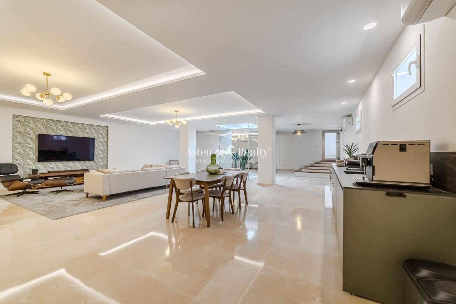 5 bedroom Townhouse for sale in Torviscas with pool garage - € 2,300,000 (Ref: 9462834)