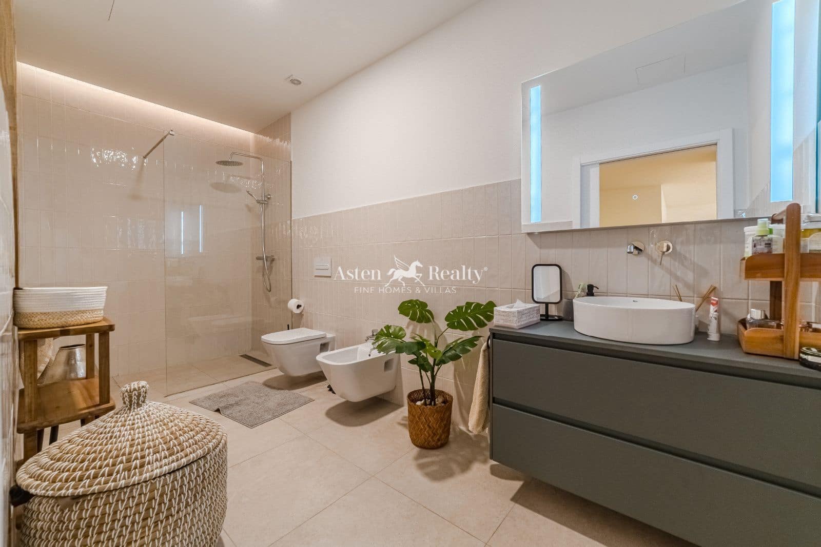 5 bedroom Townhouse for sale in Torviscas with pool garage - € 2,300,000 (Ref: 9462834)