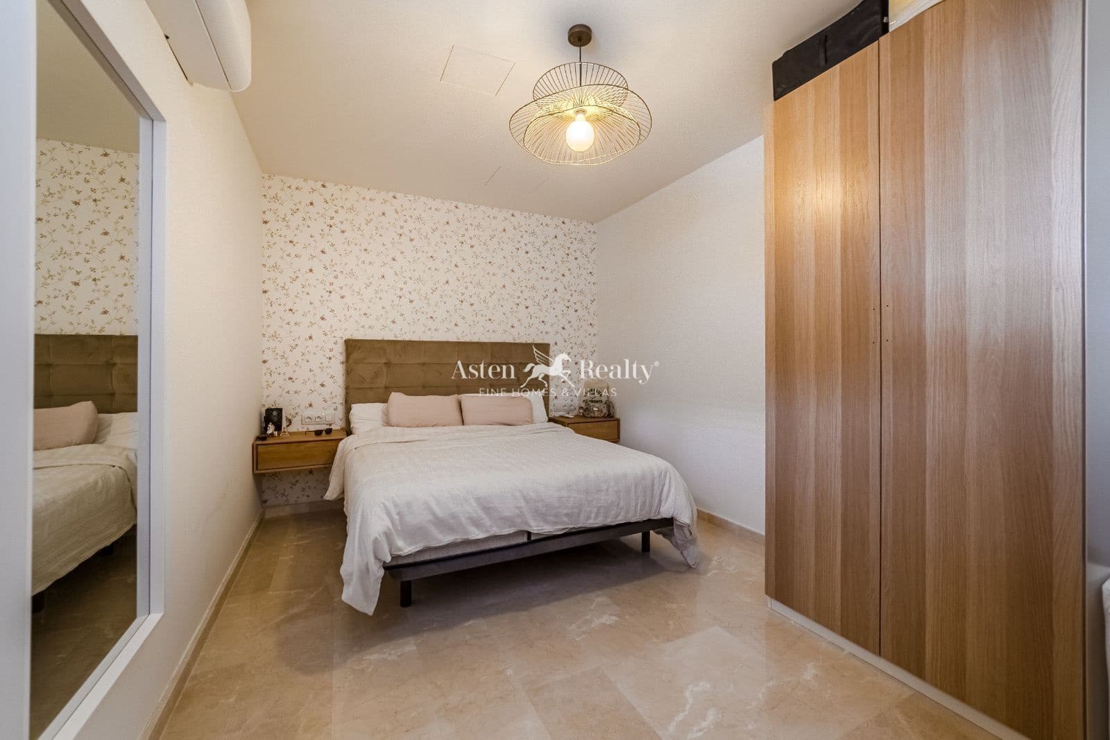 5 bedroom Townhouse for sale in Torviscas with pool garage - € 2,300,000 (Ref: 9462834)