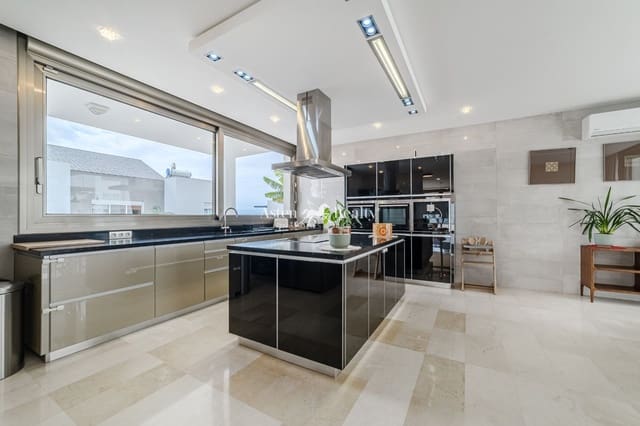 5 bedroom Townhouse for sale in Torviscas, Adeje with pool garage - € 2,300,000 (Ref: 9462834)