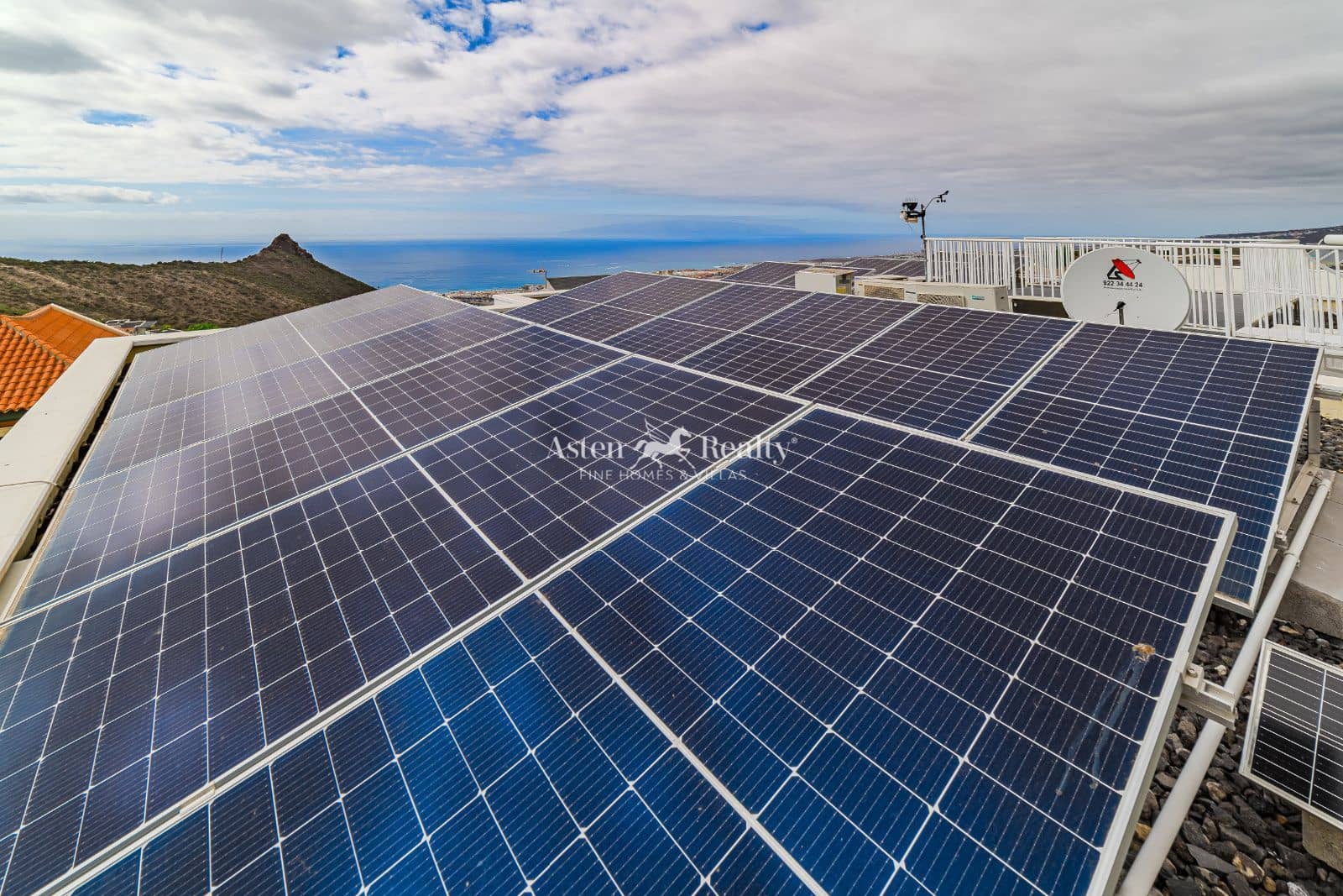 5 bedroom Townhouse for sale in Torviscas with pool garage - € 2,300,000 (Ref: 9462834)