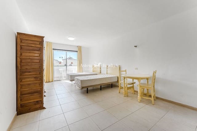 1 slaapkamer Flat te koop in Los Gigantes, Santiago del Teide met zwembad - € 180.000 (Ref: 9465967)