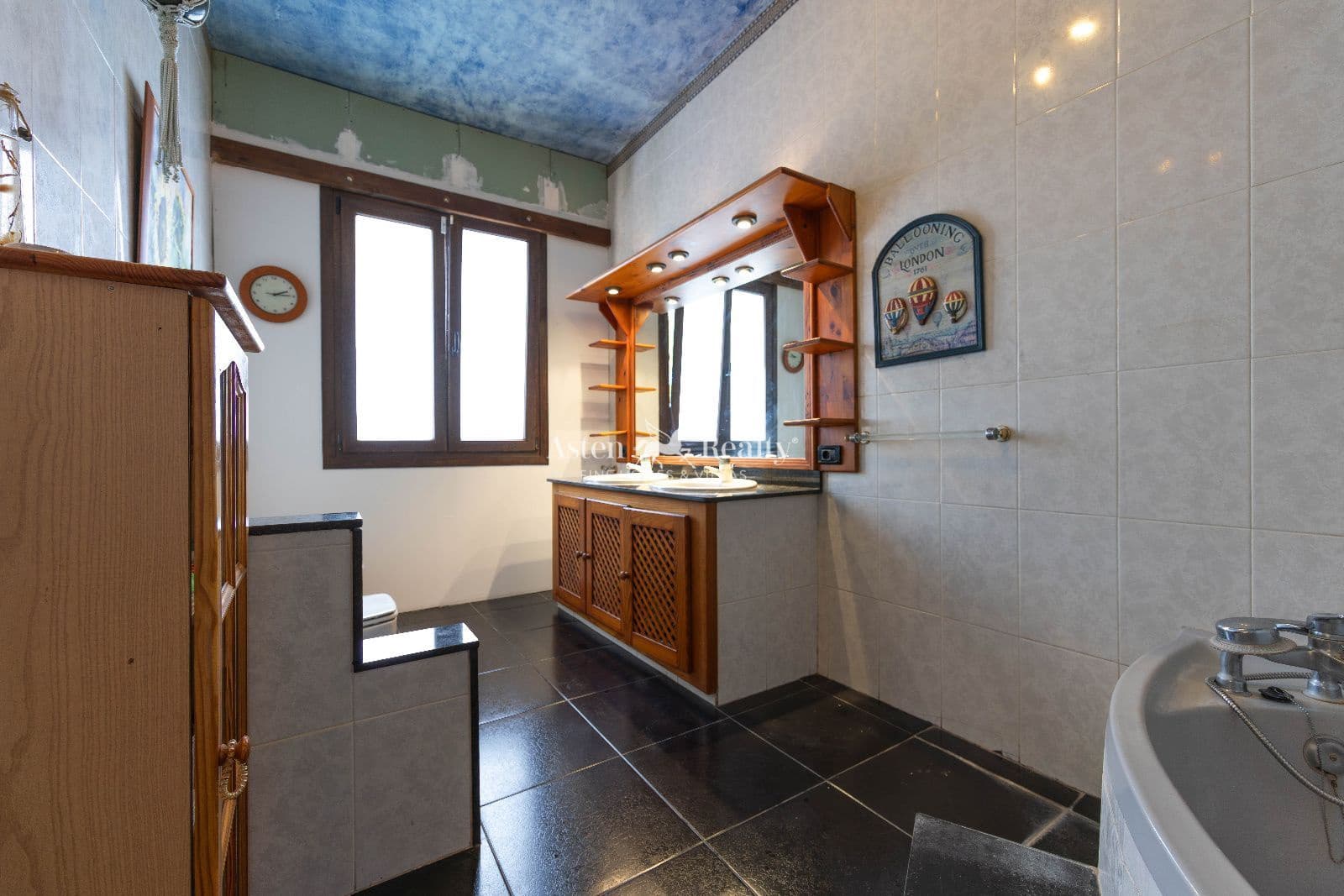 3 bedroom Bungalow for sale in Candelaria with garage - € 490,000 (Ref: 9468836)