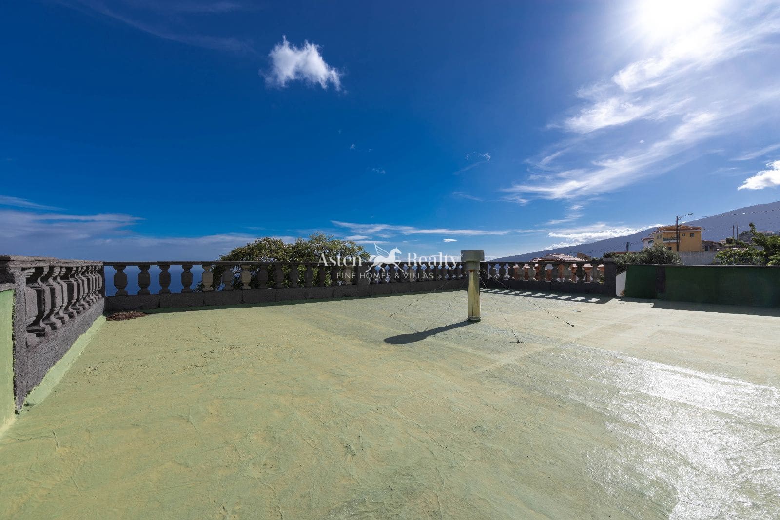 3 bedroom Bungalow for sale in Candelaria with garage - € 490,000 (Ref: 9468836)