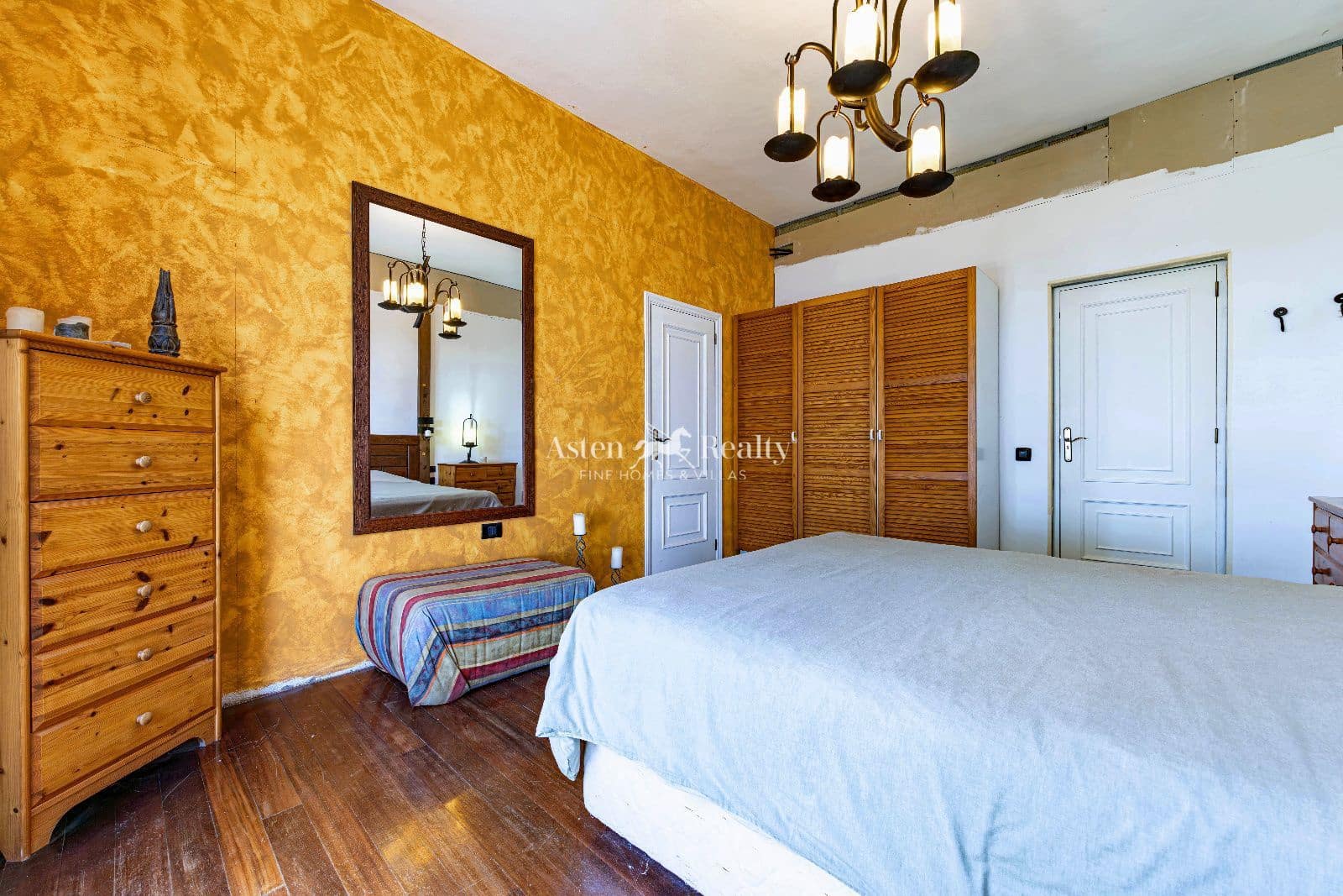 3 bedroom Bungalow for sale in Candelaria with garage - € 490,000 (Ref: 9468836)