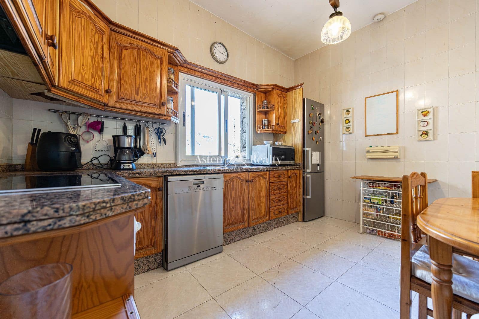 3 bedroom Bungalow for sale in Candelaria with garage - € 490,000 (Ref: 9468836)