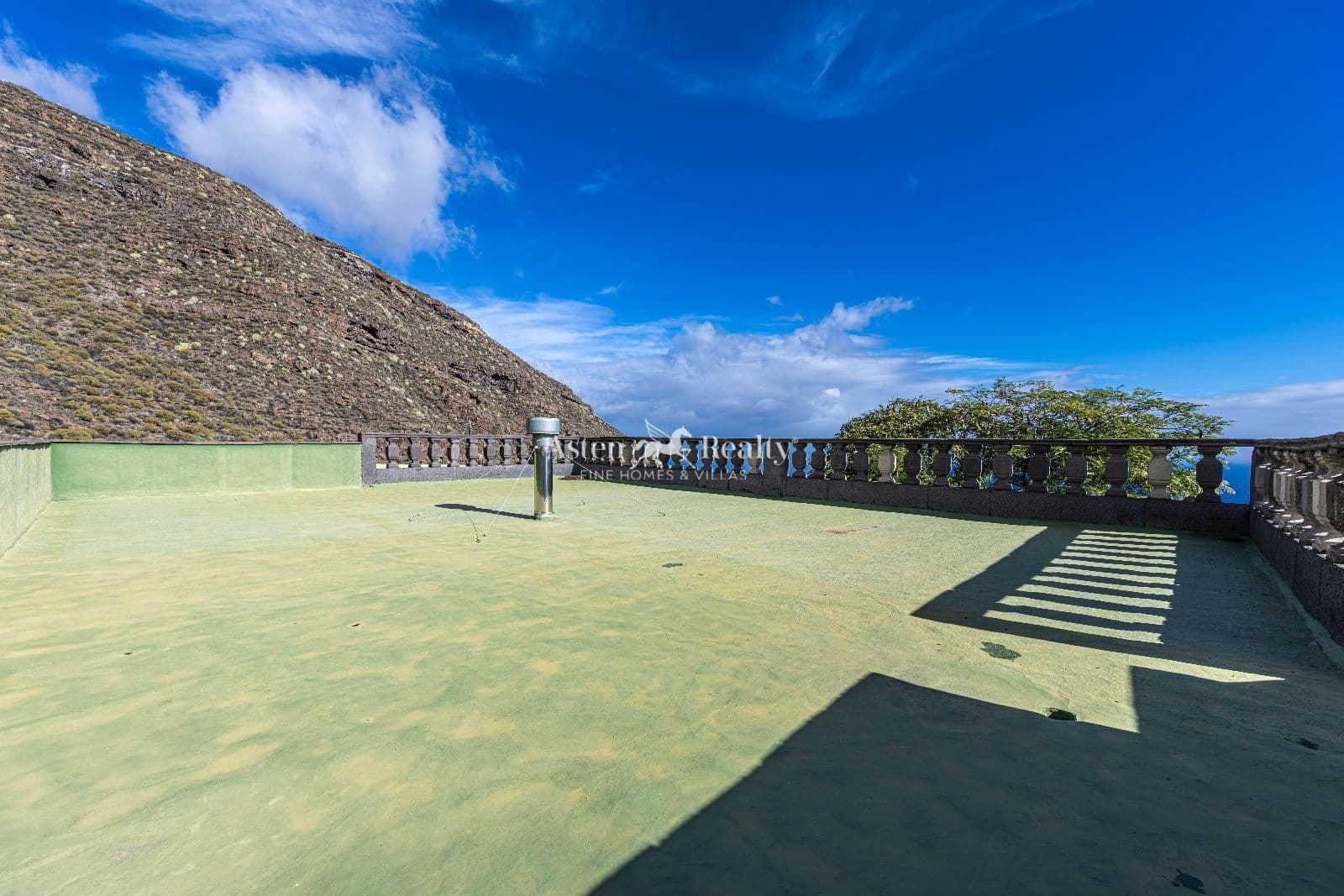 3 bedroom Bungalow for sale in Candelaria with garage - € 490,000 (Ref: 9468836)