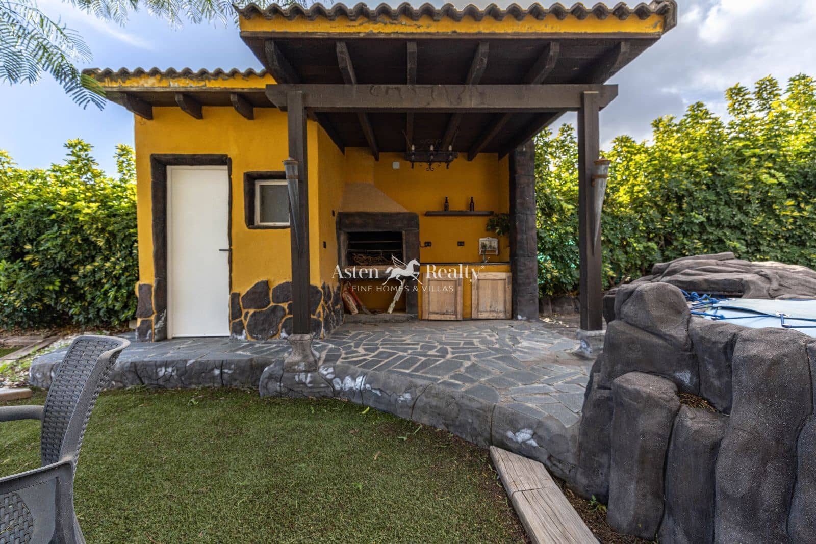 3 bedroom Bungalow for sale in Candelaria with garage - € 490,000 (Ref: 9468836)