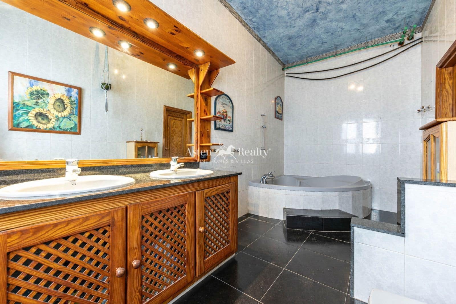 3 bedroom Bungalow for sale in Candelaria with garage - € 490,000 (Ref: 9468836)