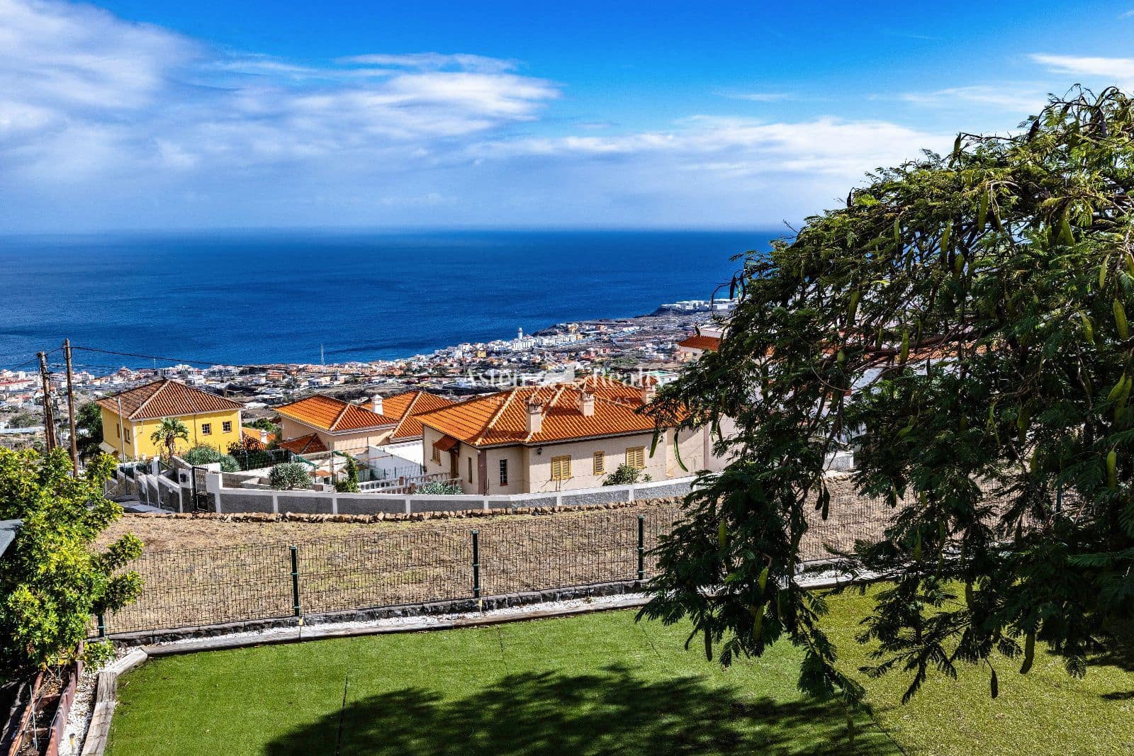 3 bedroom Bungalow for sale in Candelaria with garage - € 490,000 (Ref: 9468836)