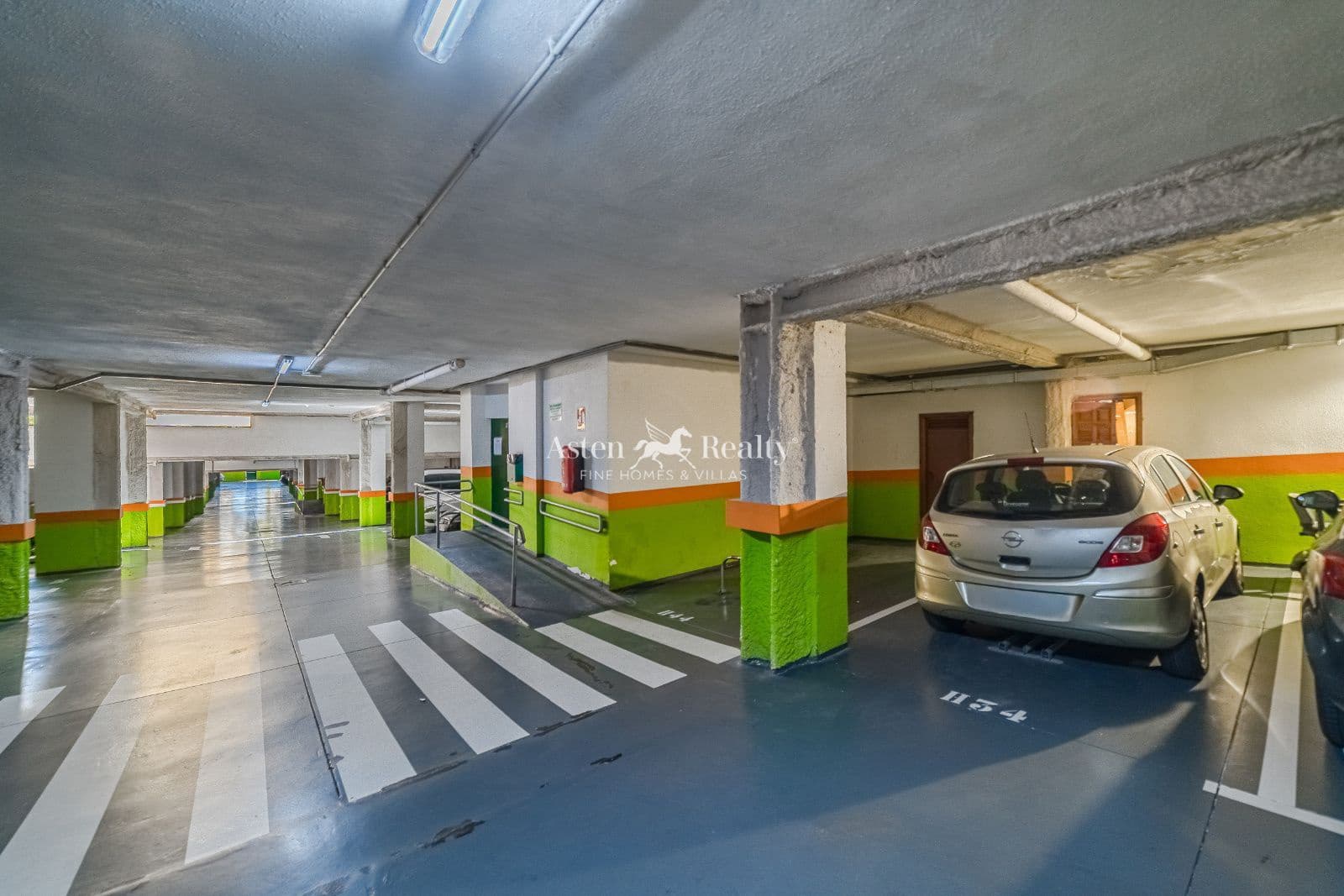 3 chambre Appartement à vendre à Los Cristianos avec piscine garage - 415 000 € (Ref: 9473315)