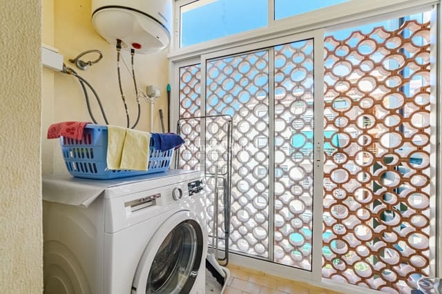 3 chambre Appartement à vendre à Los Cristianos, Arona avec piscine garage - 415 000 € (Ref: 9473315)