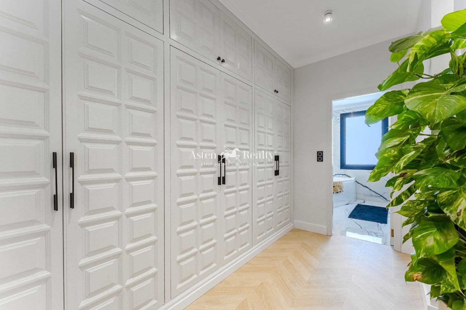 4 makuuhuone Omakotitalo myytävänä paikassa Costa Adeje mukana uima-altaan 
autotalli - 2 600 000 € (Ref: 9474544)