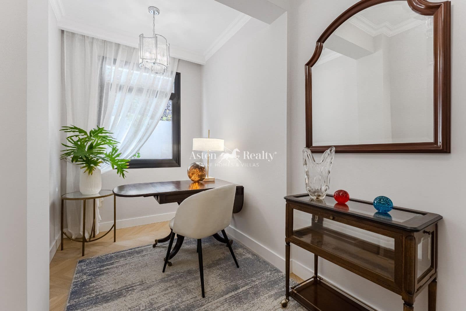 4 makuuhuone Omakotitalo myytävänä paikassa Costa Adeje mukana uima-altaan 
autotalli - 2 600 000 € (Ref: 9474544)