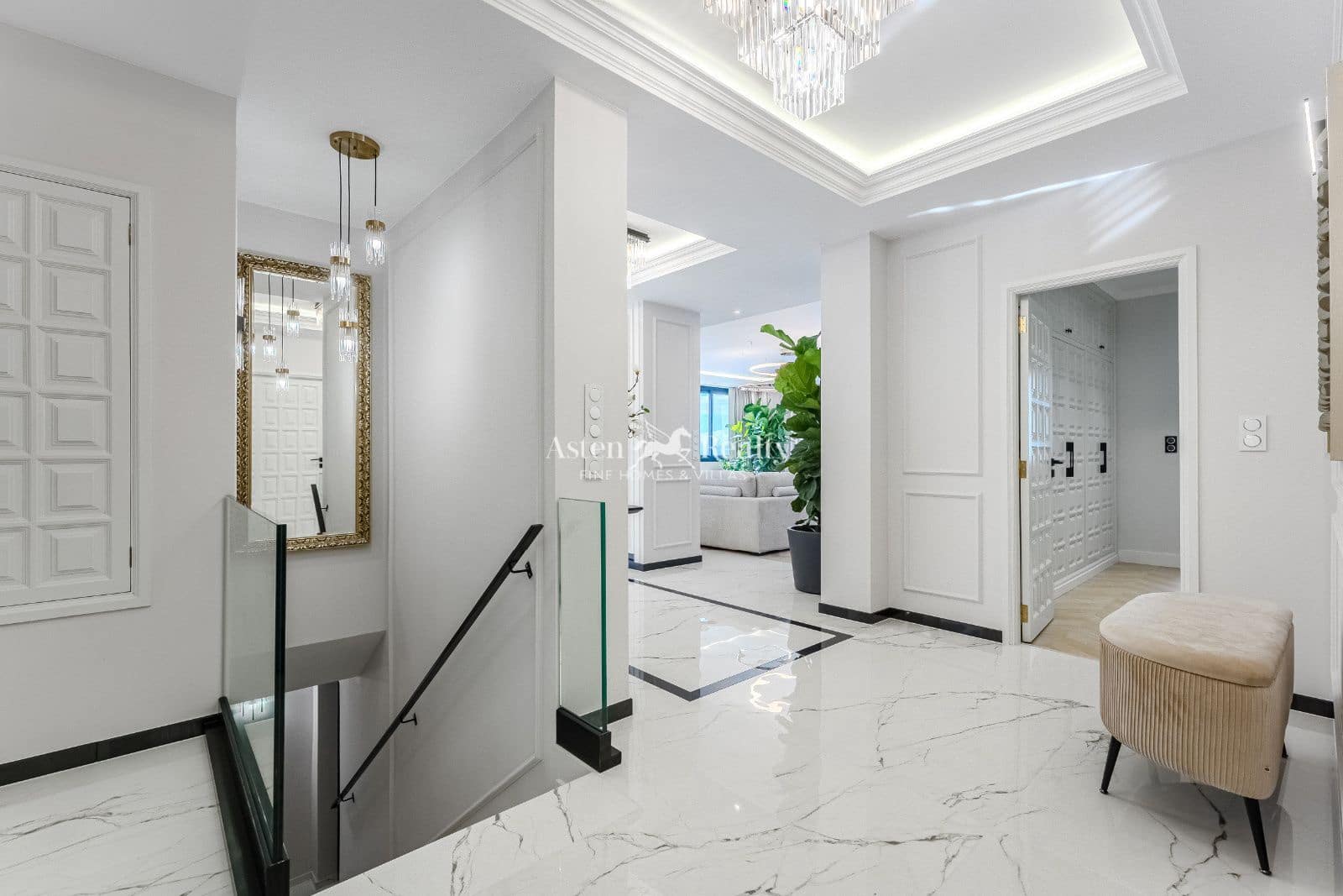 4 makuuhuone Omakotitalo myytävänä paikassa Costa Adeje mukana uima-altaan 
autotalli - 2 600 000 € (Ref: 9474544)