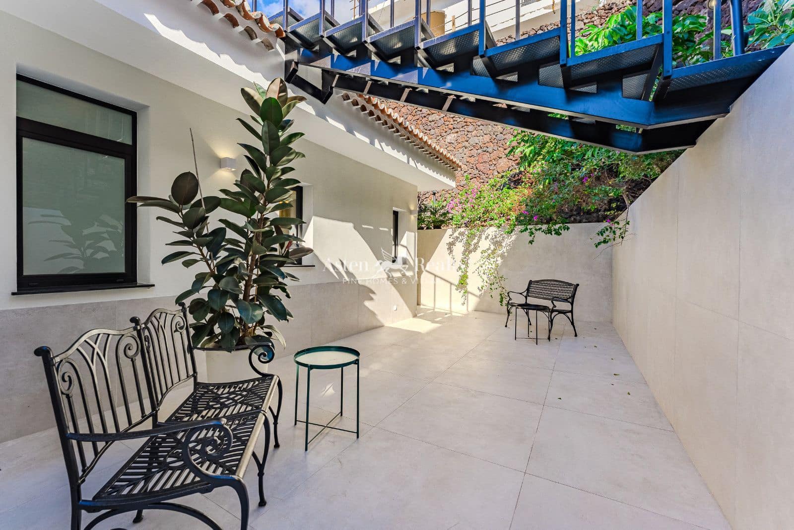 4 makuuhuone Omakotitalo myytävänä paikassa Costa Adeje mukana uima-altaan 
autotalli - 2 600 000 € (Ref: 9474544)