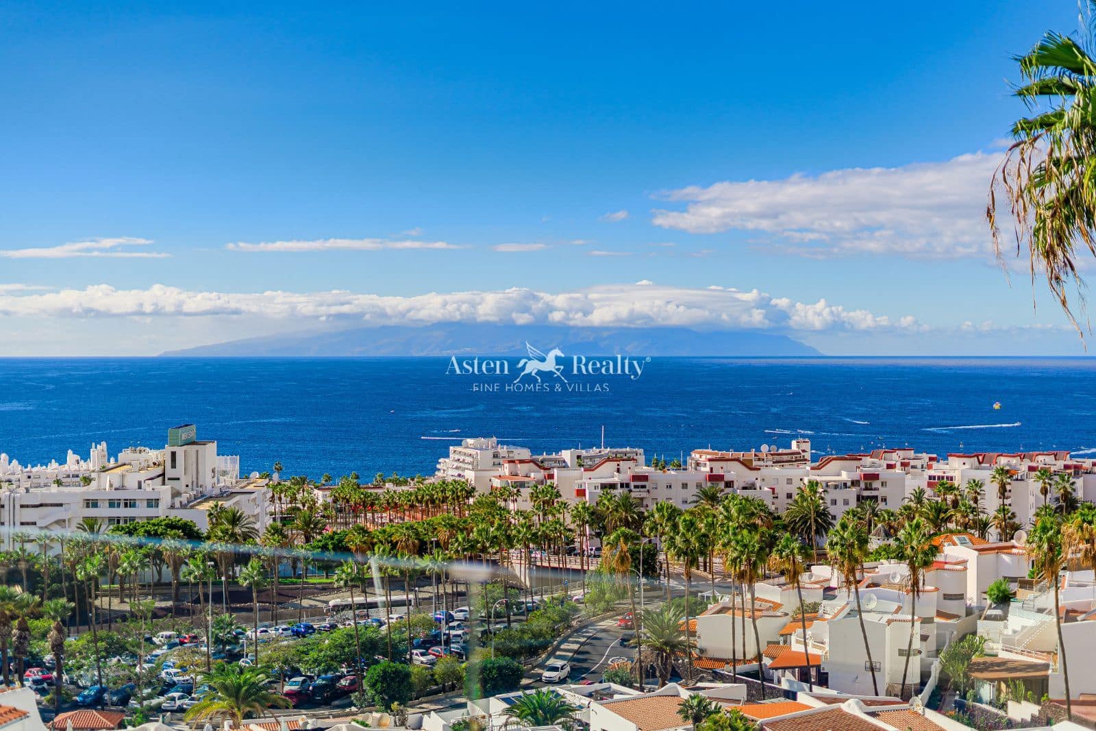 4 makuuhuone Omakotitalo myytävänä paikassa Costa Adeje mukana uima-altaan 
autotalli - 2 600 000 € (Ref: 9474544)