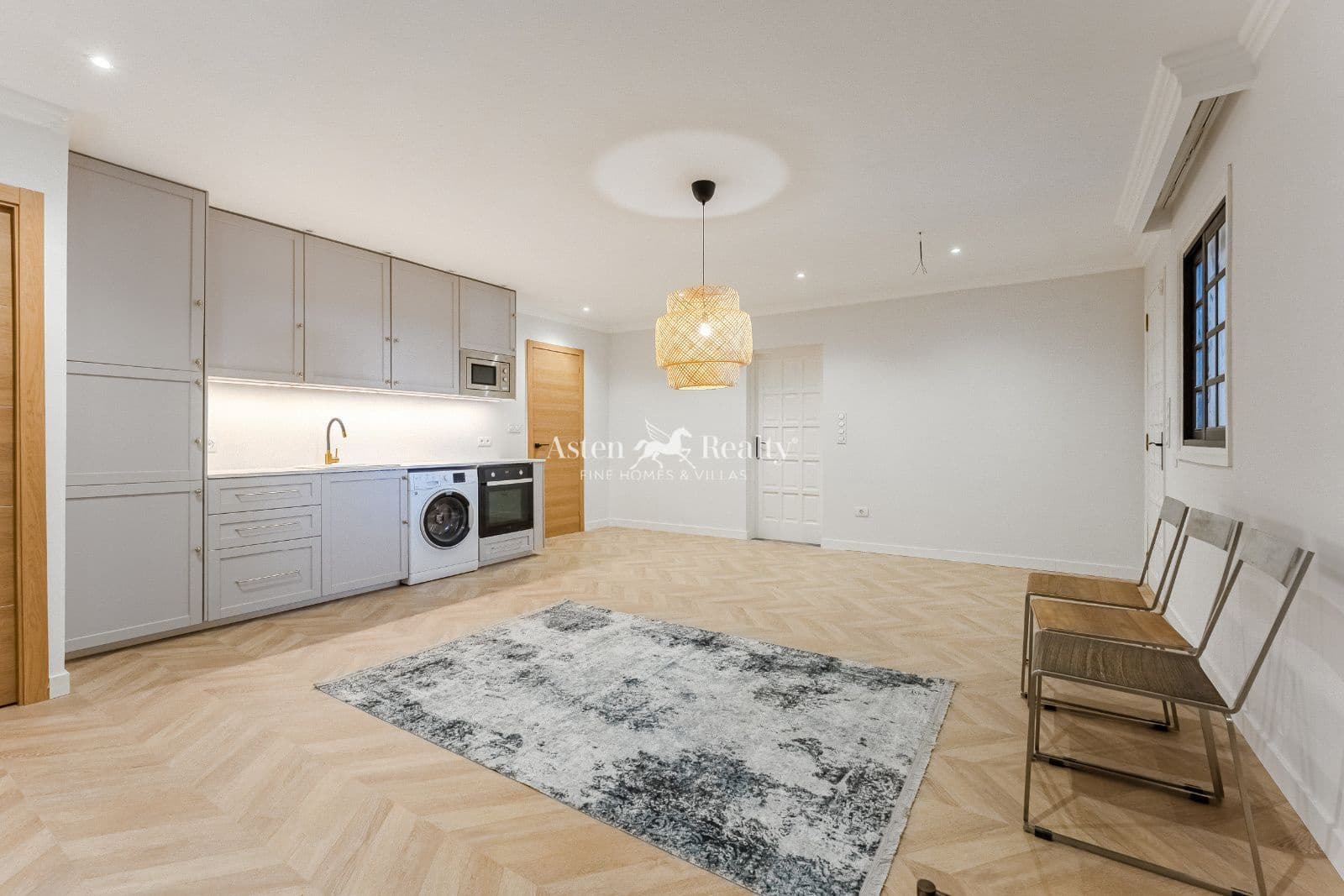 4 makuuhuone Omakotitalo myytävänä paikassa Costa Adeje mukana uima-altaan 
autotalli - 2 600 000 € (Ref: 9474544)