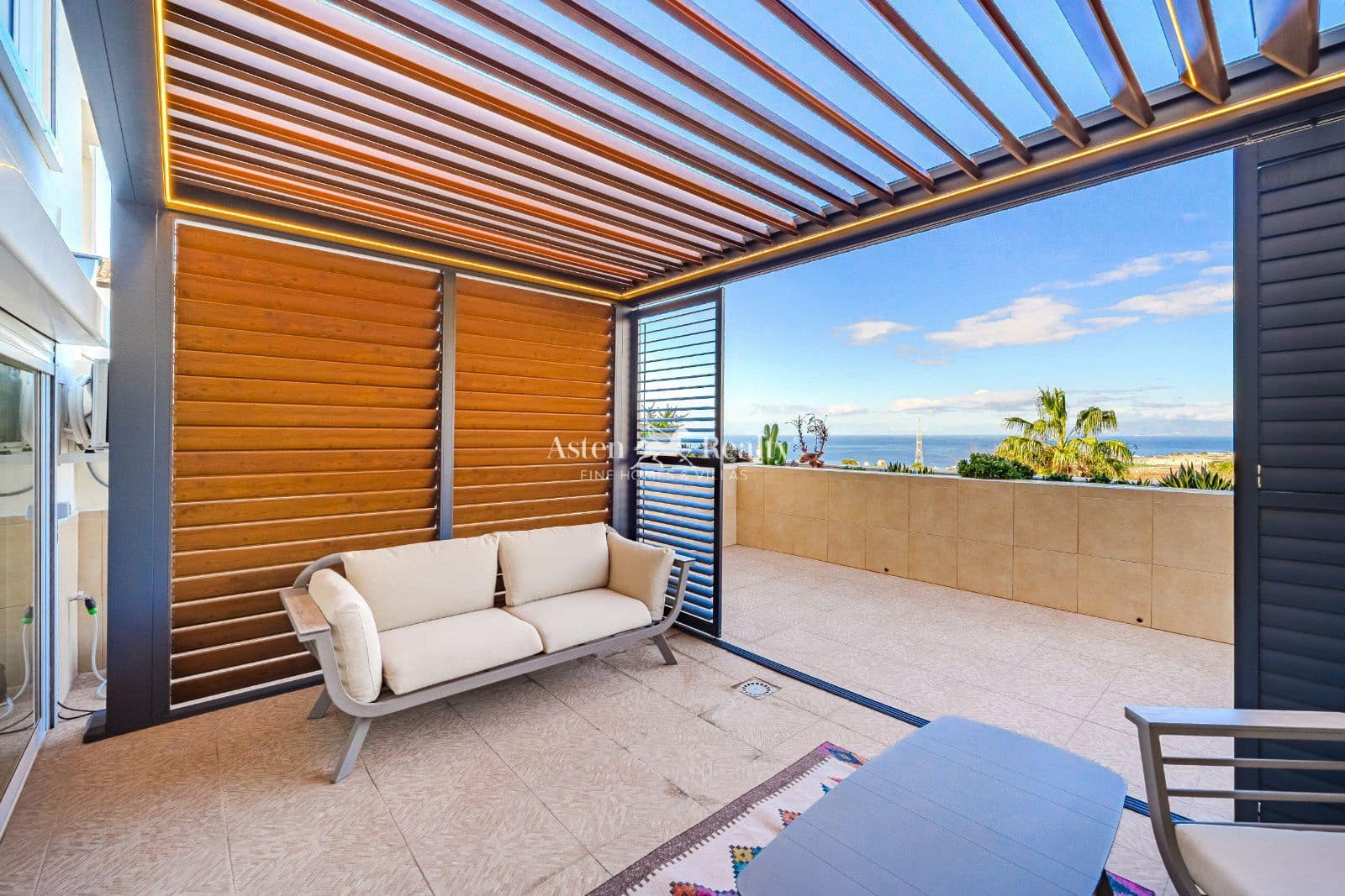 3 slaapkamer Huis te koop in Chayofa met zwembad garage - € 750.000 (Ref: 9491898)