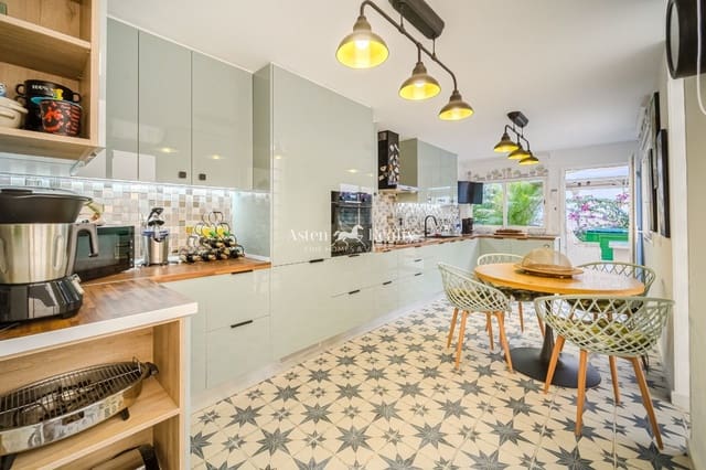 3 slaapkamer Huis te koop in Chayofa, Arona met zwembad garage - € 750.000 (Ref: 9491898)