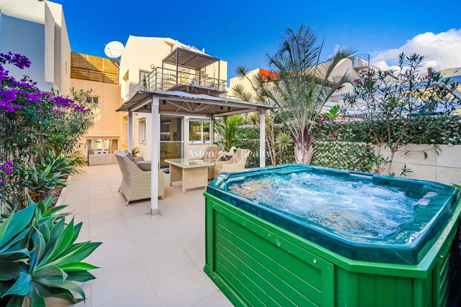 3 slaapkamer Huis te koop in Chayofa met zwembad garage - € 750.000 (Ref: 9491898)