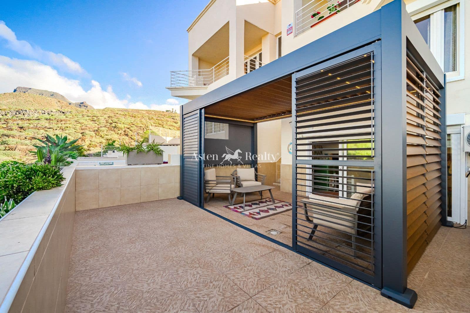 3 slaapkamer Huis te koop in Chayofa met zwembad garage - € 750.000 (Ref: 9491898)