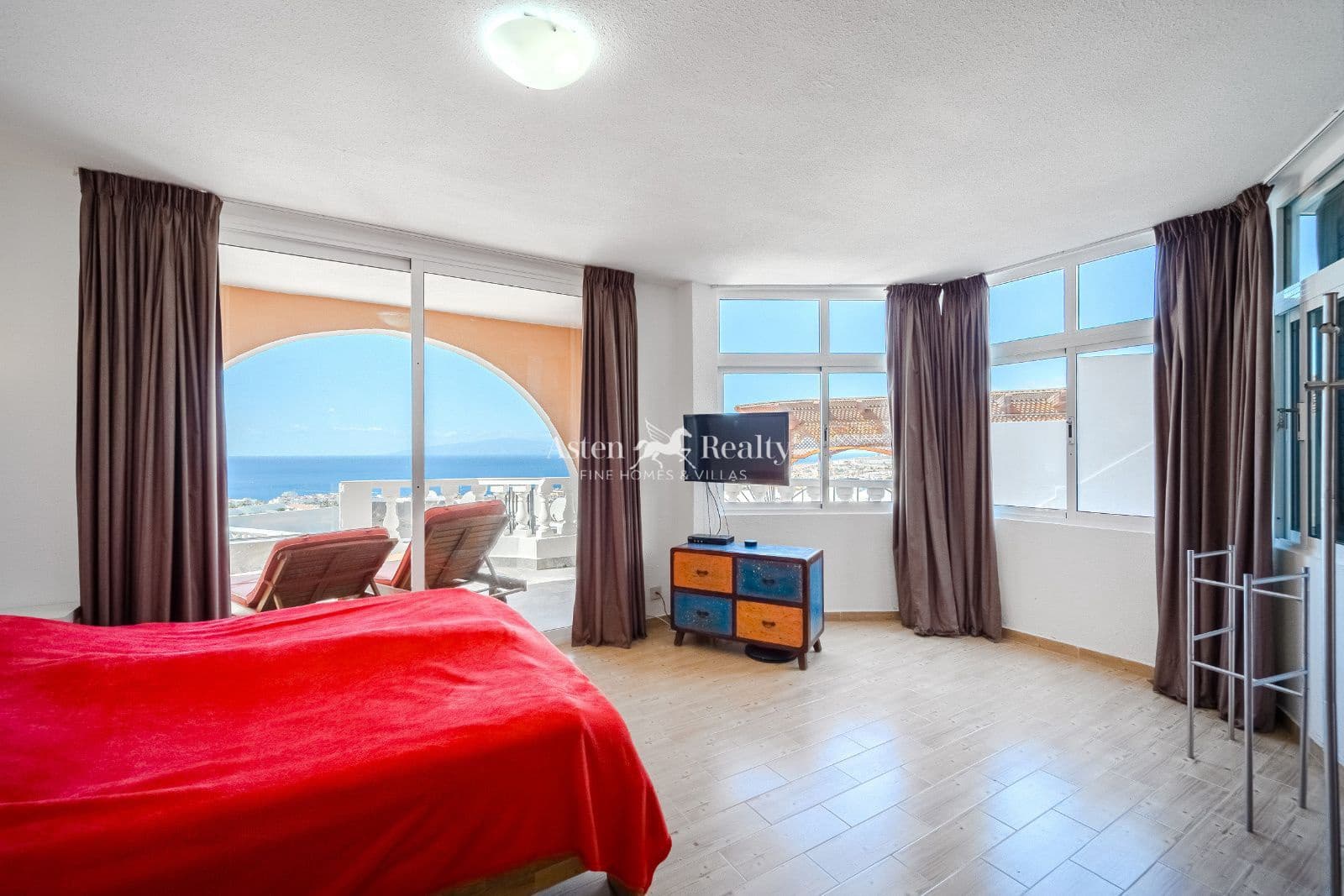 4 bedroom Townhouse for sale in Costa Adeje with pool garage - € 540,000 (Ref: 9491899)