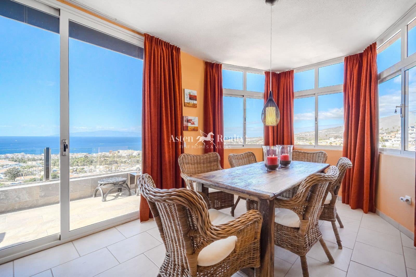 4 bedroom Townhouse for sale in Costa Adeje with pool garage - € 540,000 (Ref: 9491899)