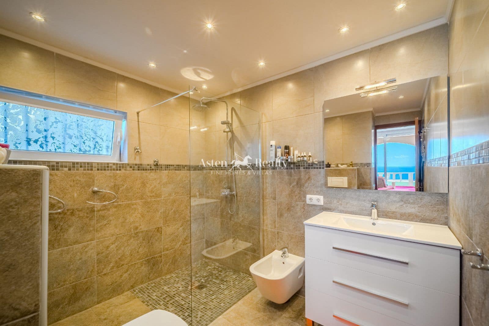 4 bedroom Townhouse for sale in Costa Adeje with pool garage - € 540,000 (Ref: 9491899)