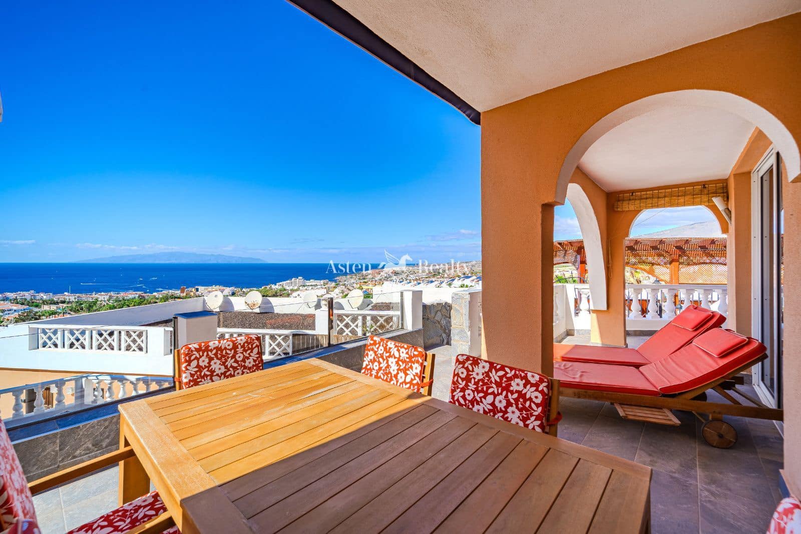 4 bedroom Townhouse for sale in Costa Adeje with pool garage - € 540,000 (Ref: 9491899)