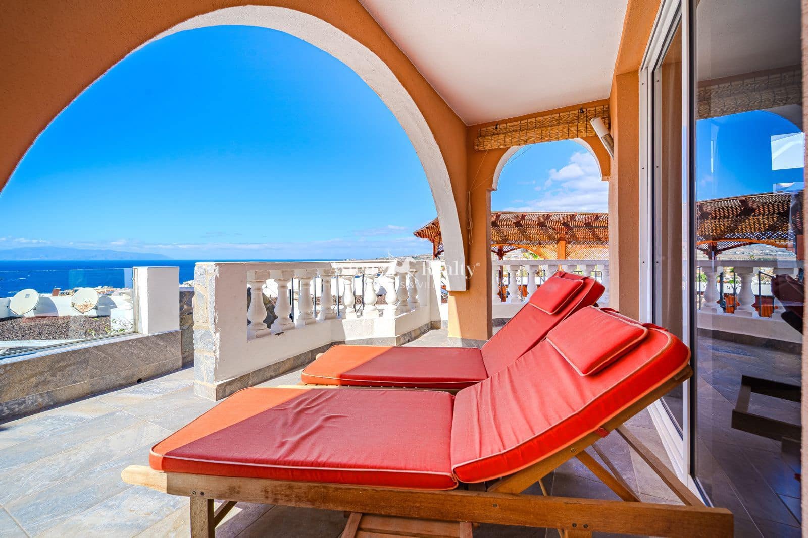 4 bedroom Townhouse for sale in Costa Adeje with pool garage - € 540,000 (Ref: 9491899)