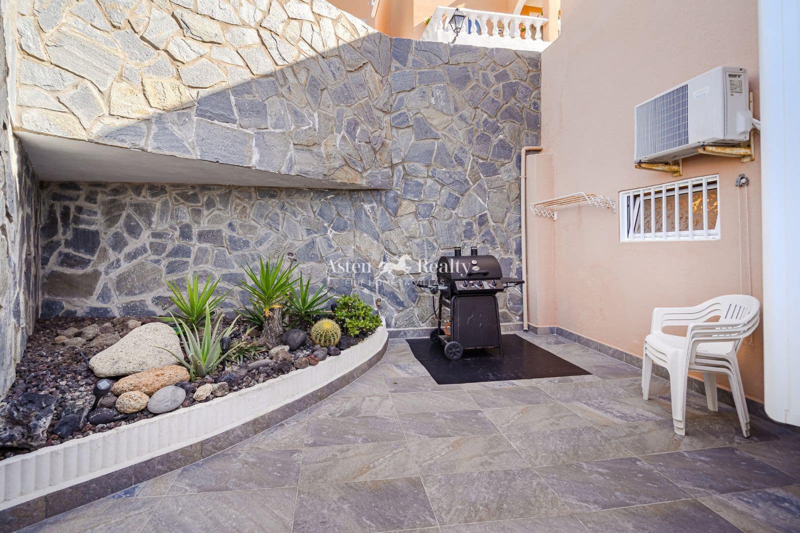 4 bedroom Townhouse for sale in Costa Adeje with pool garage - € 540,000 (Ref: 9491899)