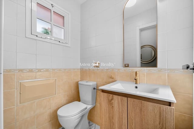 Casa de 3 habitaciones en San Isidro de Abona, Granadilla de Abona en venta con garaje - 390.000 € (Ref: 9500396)