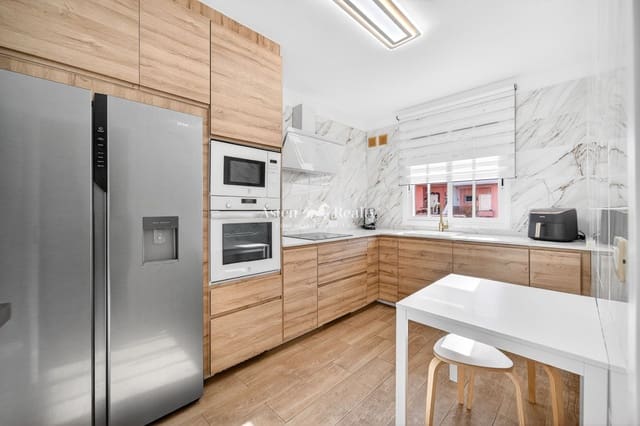 Casa de 3 habitaciones en San Isidro de Abona, Granadilla de Abona en venta con garaje - 390.000 € (Ref: 9500396)