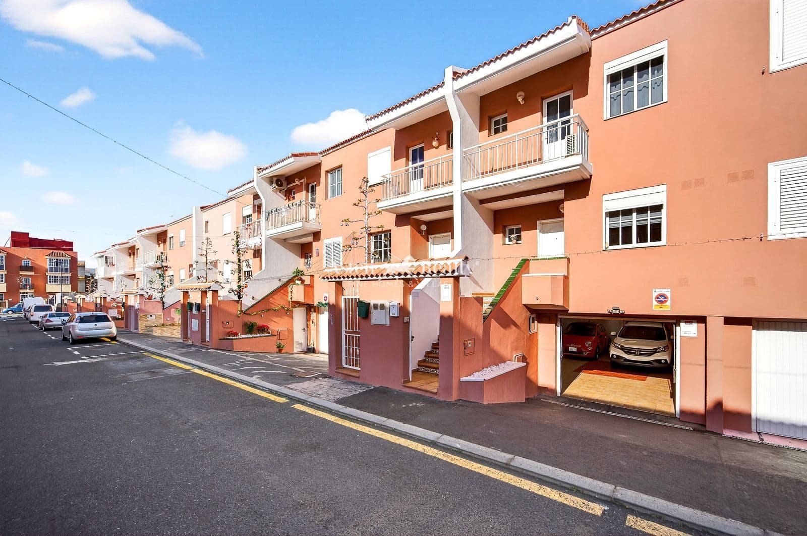 3 bedroom Townhouse for sale in San Isidro de Abona with garage - € 390,000 (Ref: 9500396)