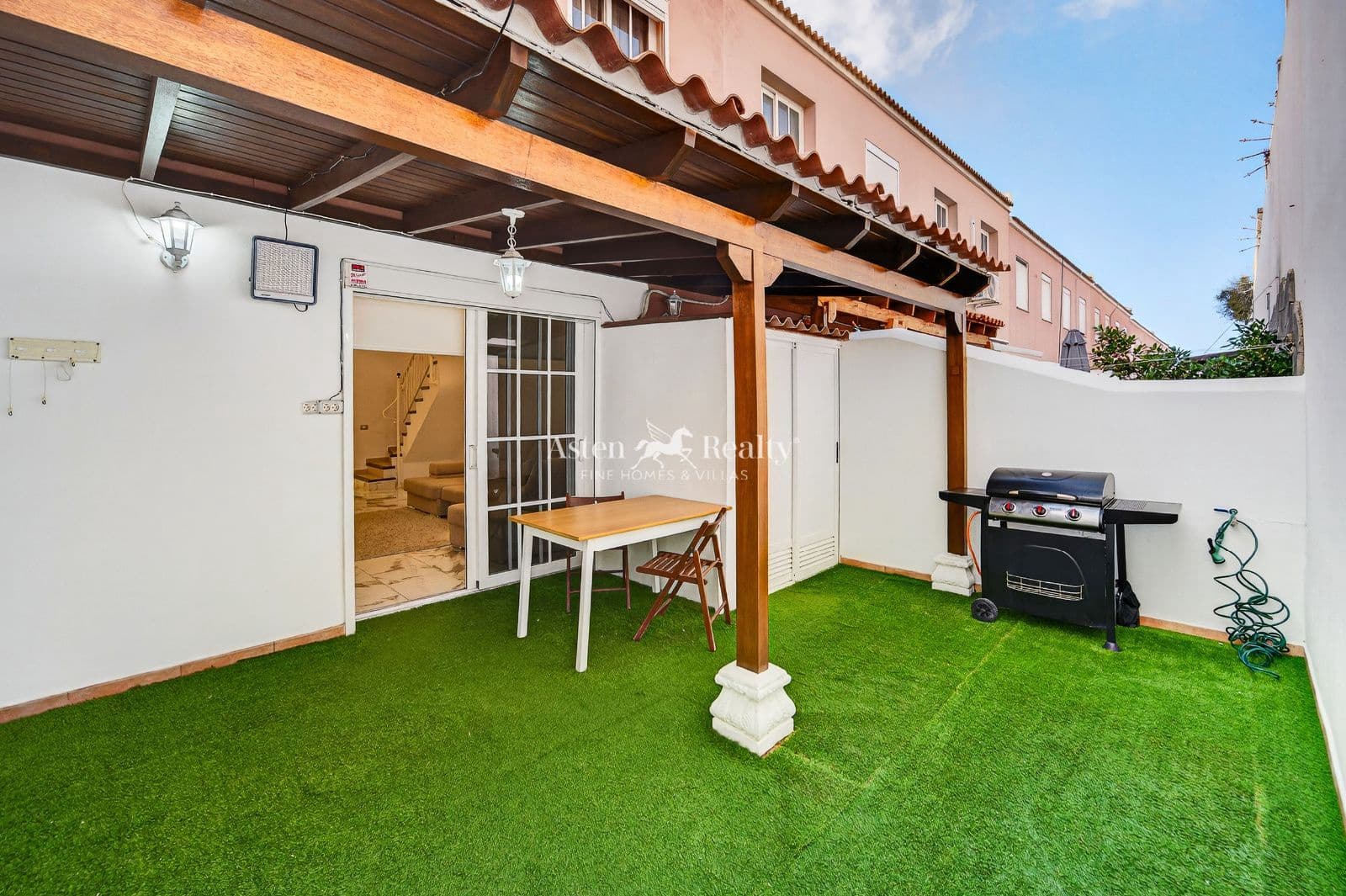 3 bedroom Townhouse for sale in San Isidro de Abona with garage - € 390,000 (Ref: 9500396)