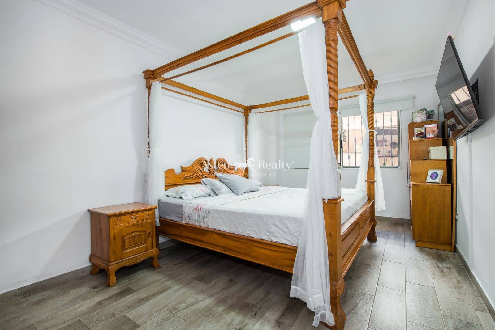 4 bedroom Flat for sale in Playa San Juan with garage - € 445,000 (Ref: 9500764)