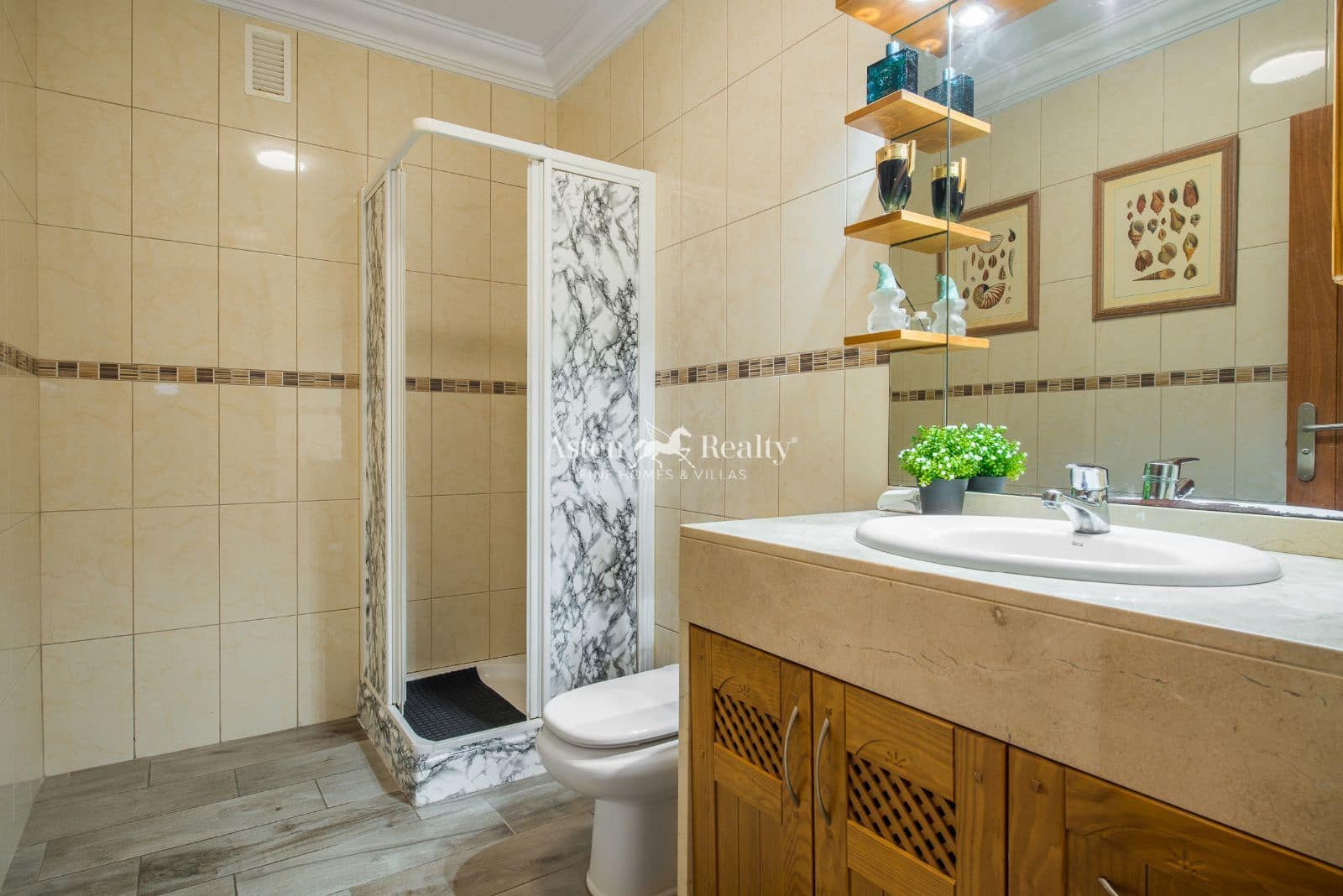 4 bedroom Flat for sale in Playa San Juan with garage - € 445,000 (Ref: 9500764)