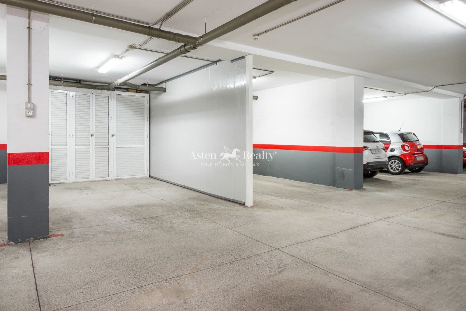 4 bedroom Flat for sale in Playa San Juan with garage - € 445,000 (Ref: 9500764)