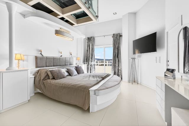 1 soverom Penthouse til salgs i San Eugenio Bajo, Adeje med svømmebasseng garasje - € 1 495 000 (Ref: 9510147)